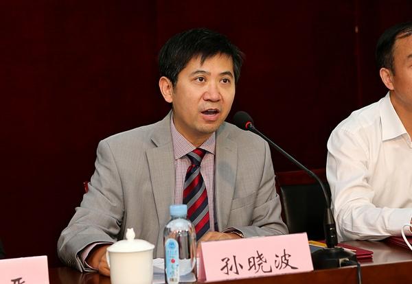 我校舉行2013年度 “卡特彼勒獎助學金”頒獎儀式暨校園公益講座